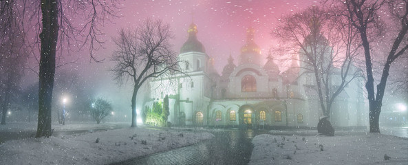 Fototapeta na wymiar Blizzard and rain enveloped Kiev