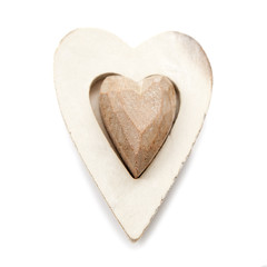 coeur en bois sur fond blanc