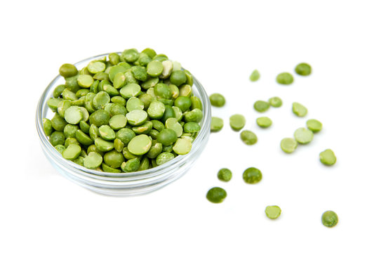 Dried peas in bowl on white background