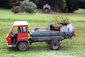 Farmer scatters crap on the lawn © Edler von Rabenstein