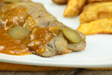 langue de boeuf sauce piquante