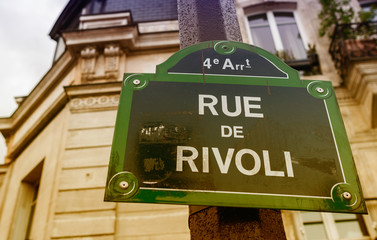 Obraz premium Rou de Rivoli street sign in Paris