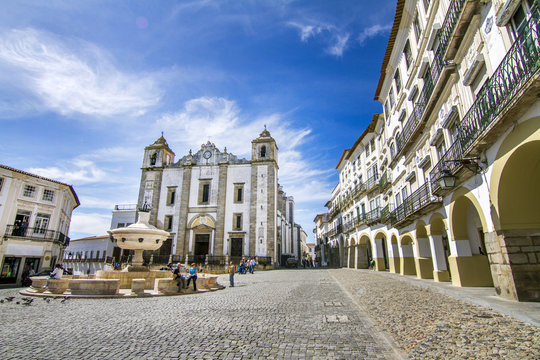 View of the Giraldo square located on Evora, Portugal.