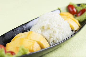Ripe mango and sticky rice
