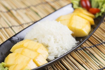 Ripe mango and sticky rice