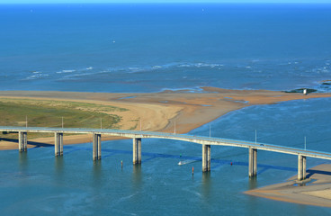 pont de Noirmoutier a marée basse