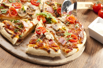 Pizza with ham and mushrooms