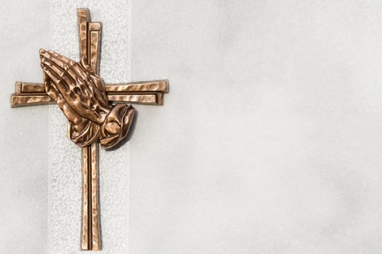 trauerkreuz-bilder-stock-fotos-videos-adobe-stock