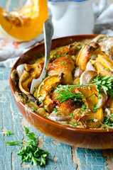 Chicken baked with pumpkin and cream