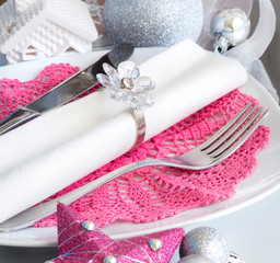 Fuchsia Pink Christmas Table Setting