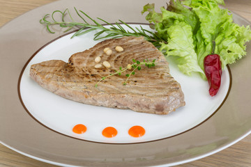 Grilled tuna steak