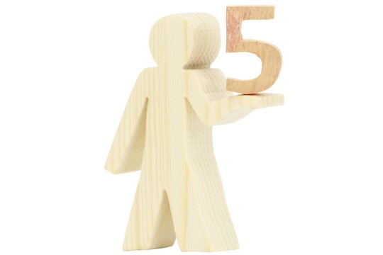 Holz Figur mit Zahl f&uuml;nf 5 freigestellt