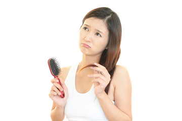 ヘアケアに不満な女性