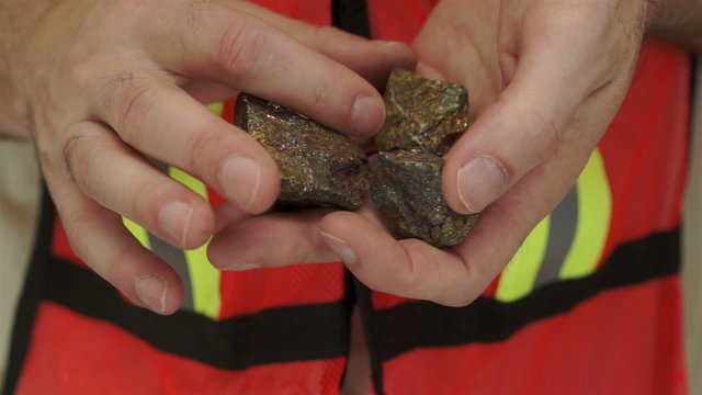 Miner Shows Copper Sulfide Ore