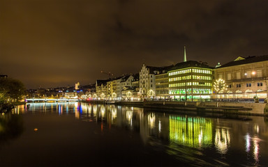 Fototapeta na wymiar The embankment of Zurich at night - Switzerland