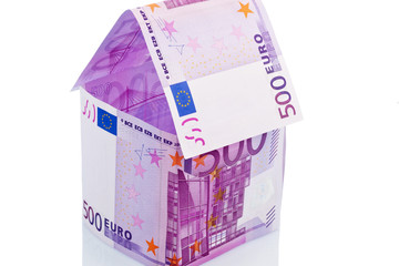 Haus aus Eurogeldscheinen