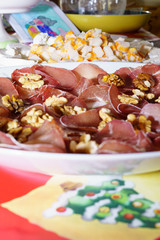 Piatto di mocetta valdostana, bresaola e noci