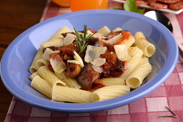 PASTA WITH TOMATO,AUBERGINE AND OLIVE