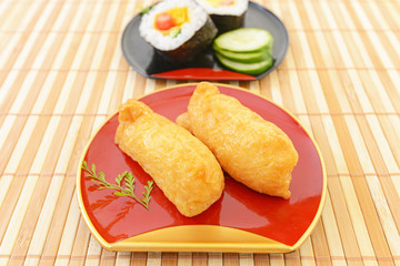 巻き寿司と稲荷寿司