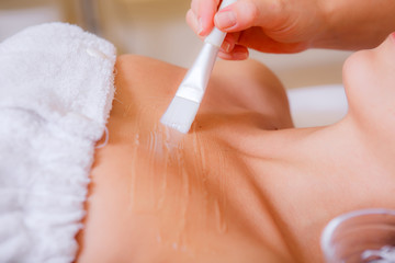 Obraz na płótnie Canvas cosmetic treatments for the skin in the beauty salon