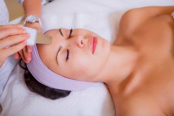 Fototapeta na wymiar cosmetic treatments for the skin in the beauty salon