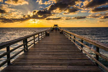 Fototapeta na wymiar Sunset over the fishing pier in Naples, Florida.