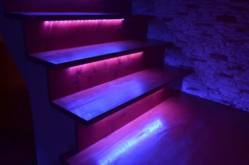 Foto auf Acrylglas Treppen Beleuchtete Holztreppe