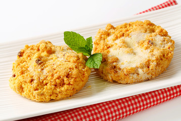 Crumbly cornmeal and almond cookies