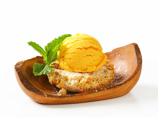 Mini Sbrisolona cookie with scoop of yellow ice cream