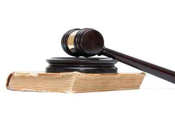 Obraz premium wooden gavel and books