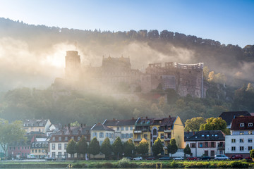 Heidelberger Schloss im Nebel