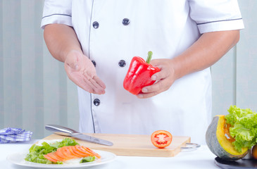 Obraz na płótnie Canvas chef holding bell peper