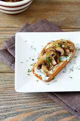 Sandwich with mushrooms