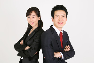 스튜디오 안의 비즈니스맨과 비즈니스 우먼