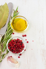 pink pepper with leaf bay, oil