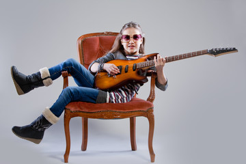 Fototapeta premium girl with guitar and sunglasses