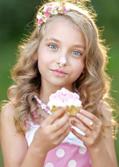 Obraz na płótnie Canvas portrait of a beautiful little girl girl in pink