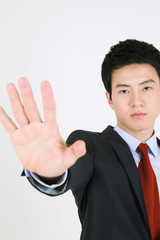 스튜디오 안의 비즈니스맨과 비즈니스 우먼