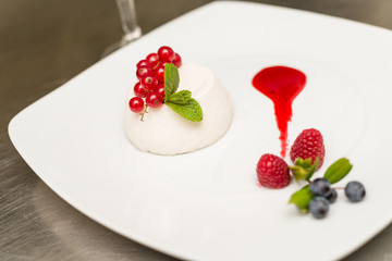 Panna cotta ai frutti di bosco