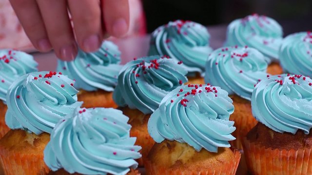 Cooking pastry cupcakes - sprinkle with topping
