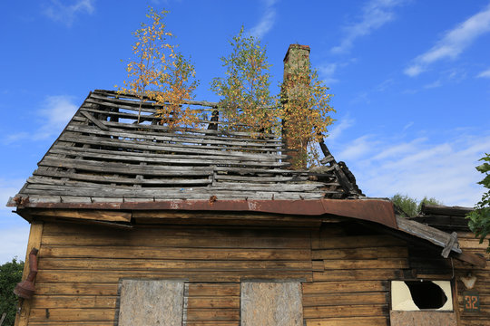 zerfallenes Holzhaus