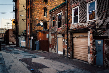 Fototapeta na wymiar Old buildings in an alley in Baltimore, Maryland.