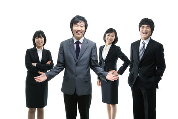 무리 지어 일하고 있는 비즈니스맨과 비즈니스 우먼들