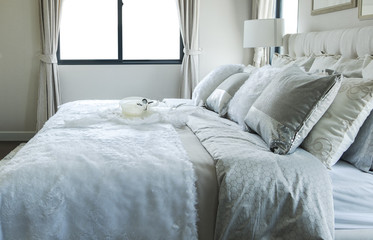 Fototapeta na wymiar white and grey pillow on bed