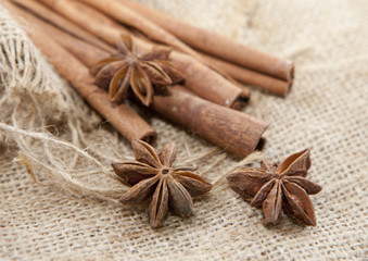 badiane étoilé et cannelle arôme culinaire