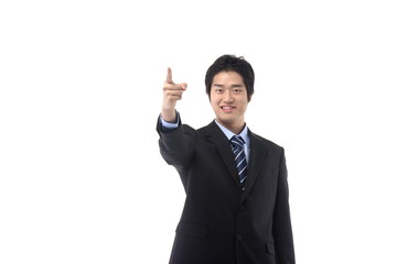 스튜디오 안에서 제스처 취하고 있는 비즈니스맨