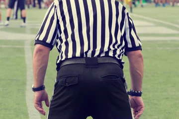 Foto op Plexiglas American football referee and de-focused players. © astrosystem