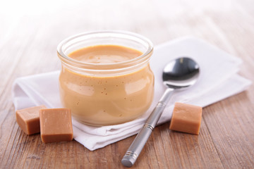 caramel dessert