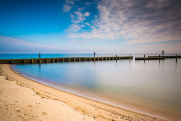 Fototapeta na wymiar Long exposure on the shore of the Chesapeake Bay, in North Beach