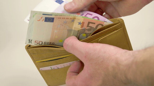 A wallet with 650 Euro bills